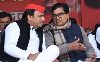 akhilesh yadav comment on demonetization and gujrat election