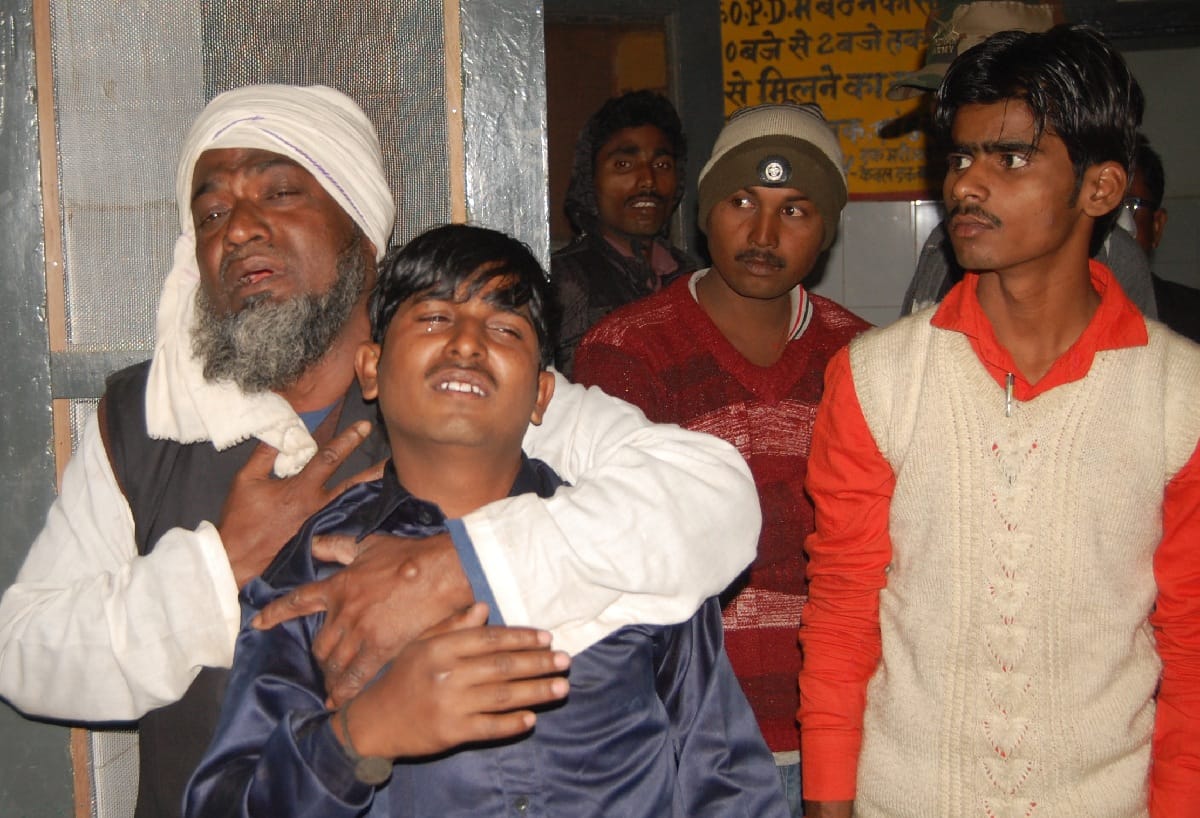 खड़े टेंपो में कार ने मारी टक्कर महिला समेत दो लोगों की मौत