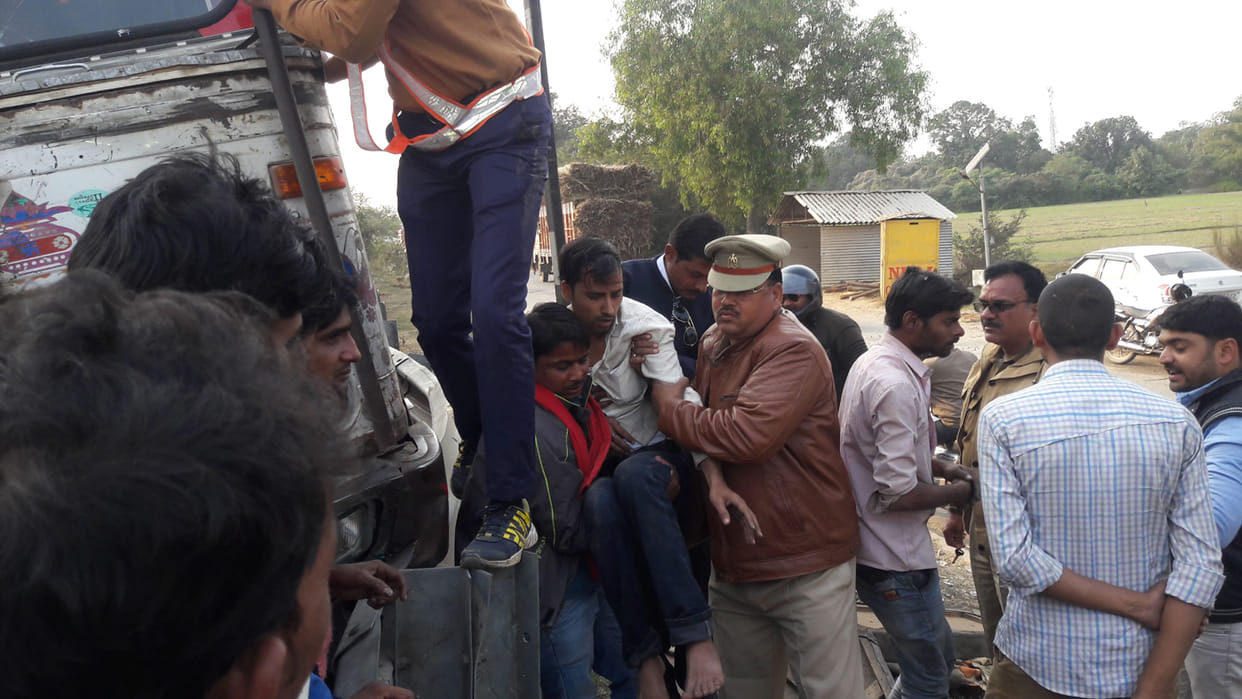 accident in dumper and truck 2 injured