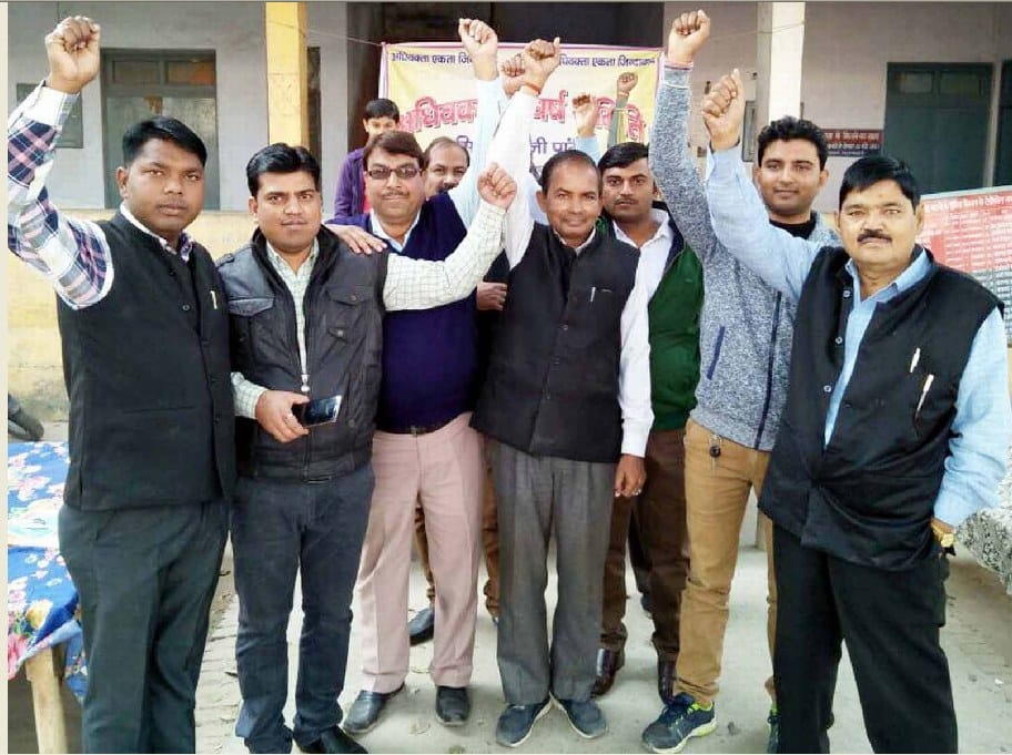 सहसवान में अधिवक्ताओं का धरना जारी