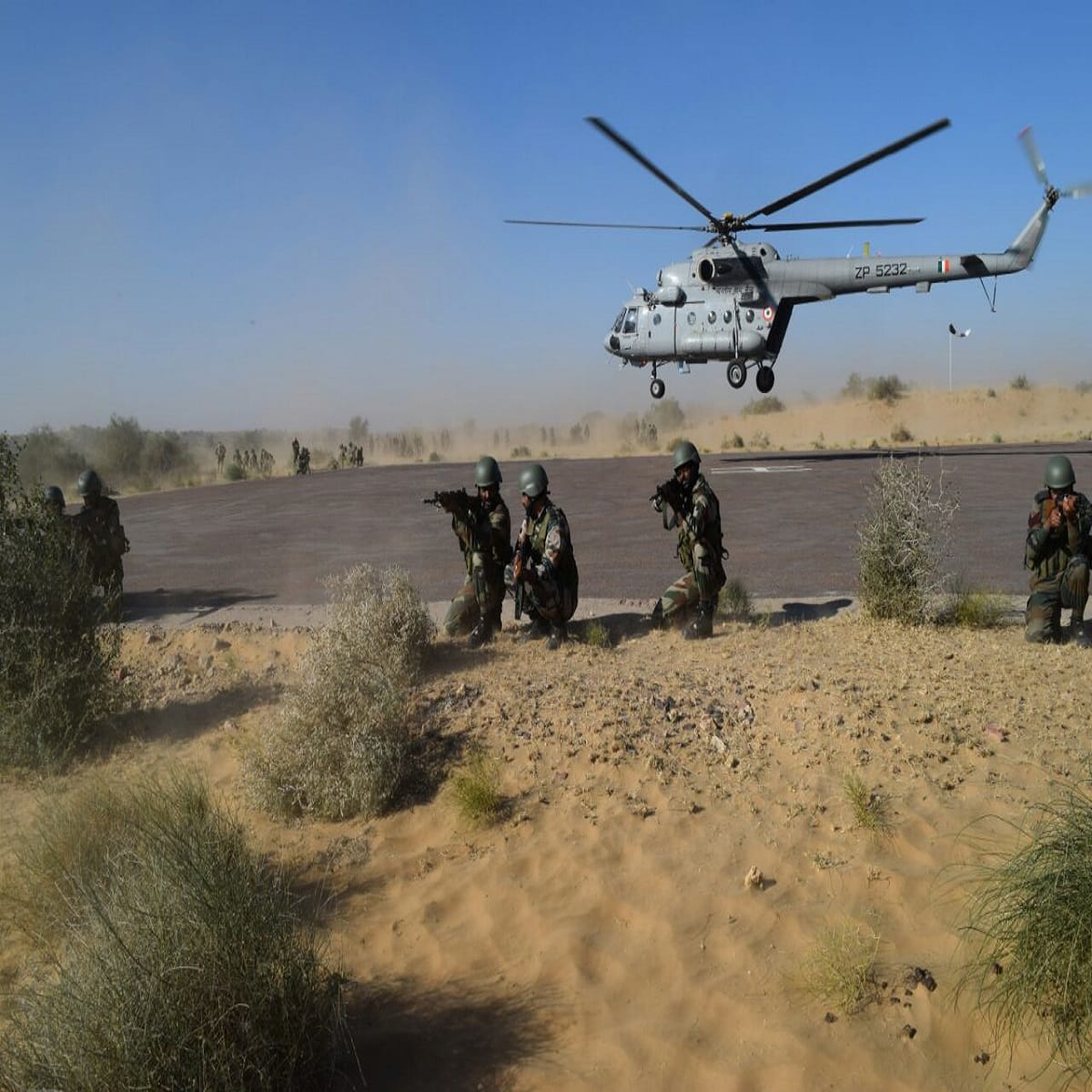 Ajeya Warrior 2017-indian and uk army practised heliborne operations in bikaner