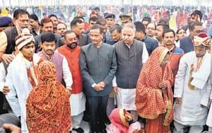 204 couples married in presence of mothers