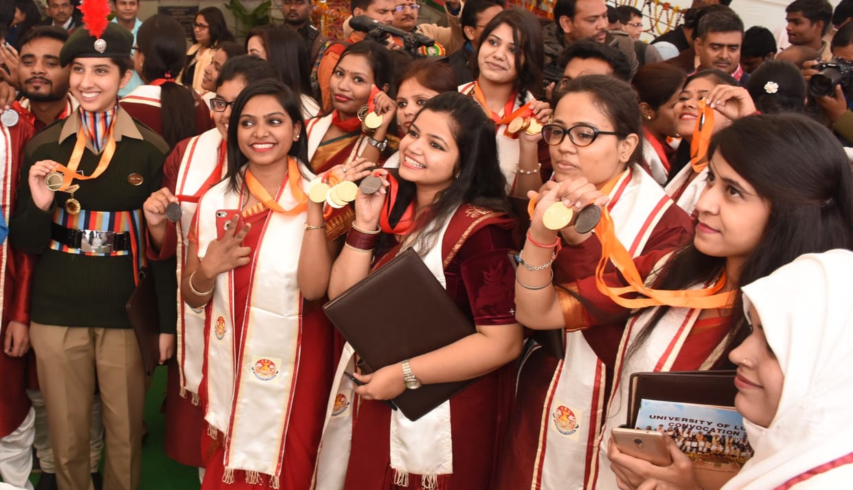 medal winners in lucknow university convocation day.