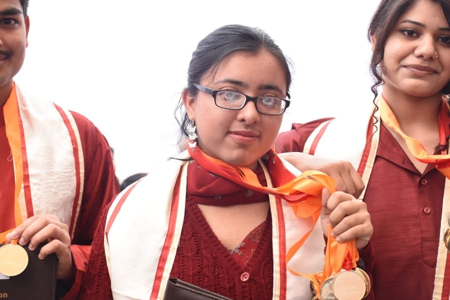 medal winners in lucknow university convocation day.