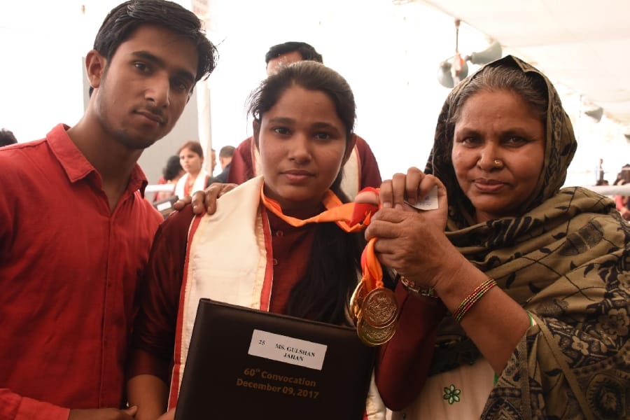 medal winners in lucknow university convocation day.