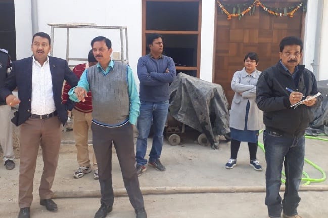 Two resort seals, demolish an illegal construction