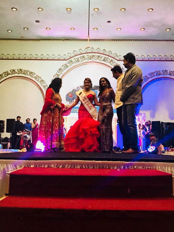 varanasi girl dishika singh win title of mrs bharat in america