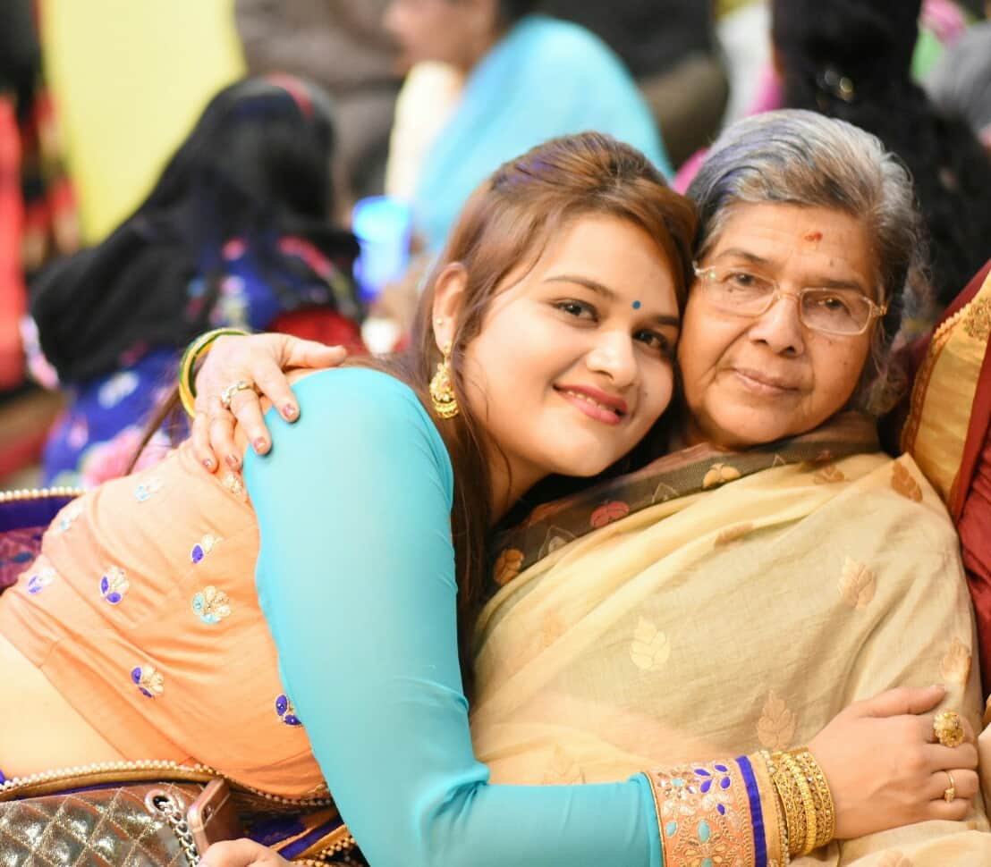 varanasi girl dishika singh win title of mrs bharat in america