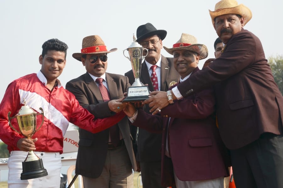 dark tiger wins third race in Lucknow.
