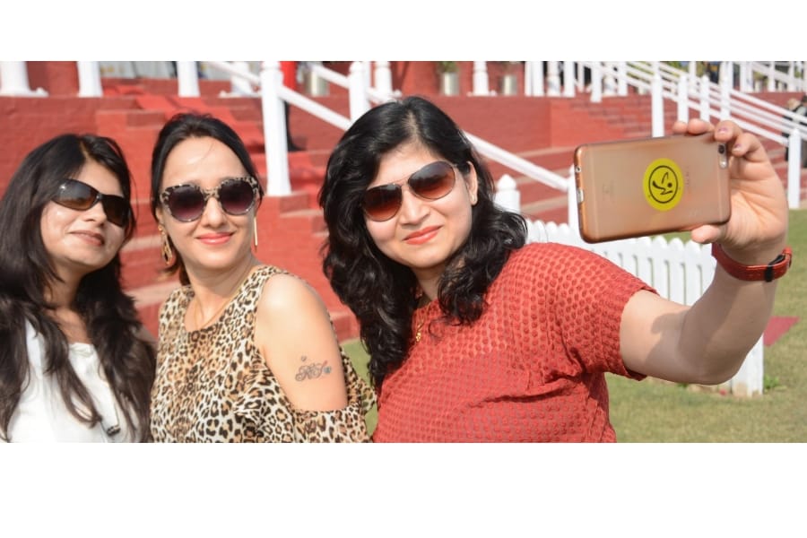 dark tiger wins third race in Lucknow.
