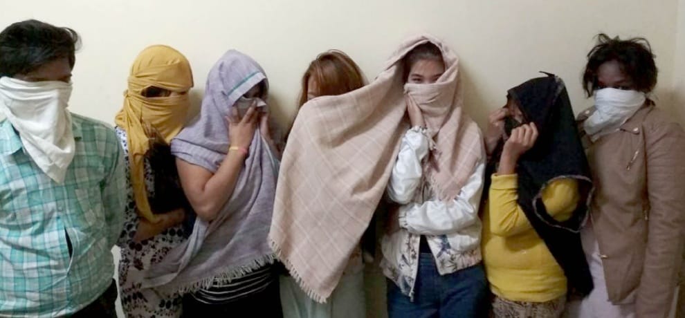 Haryana: Gurugram police arrested four young man and five girl for sex racket 