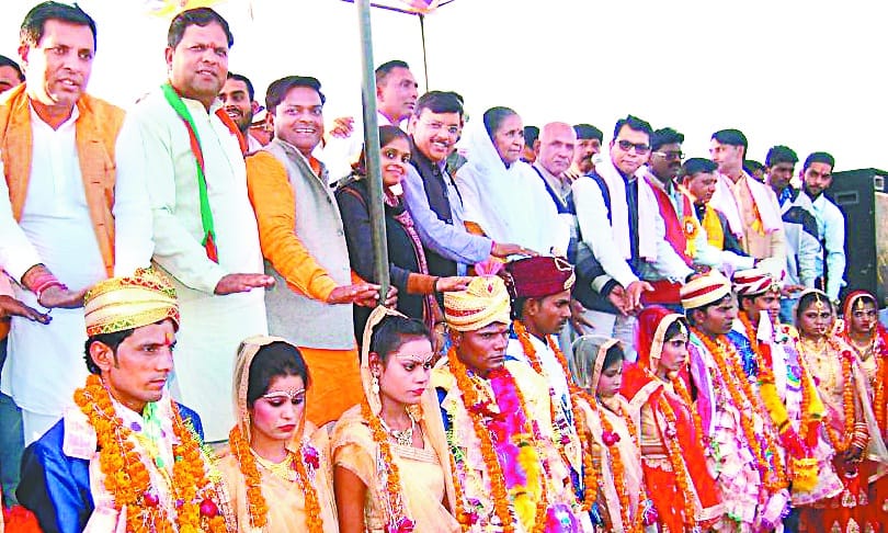 16 couples got  married 