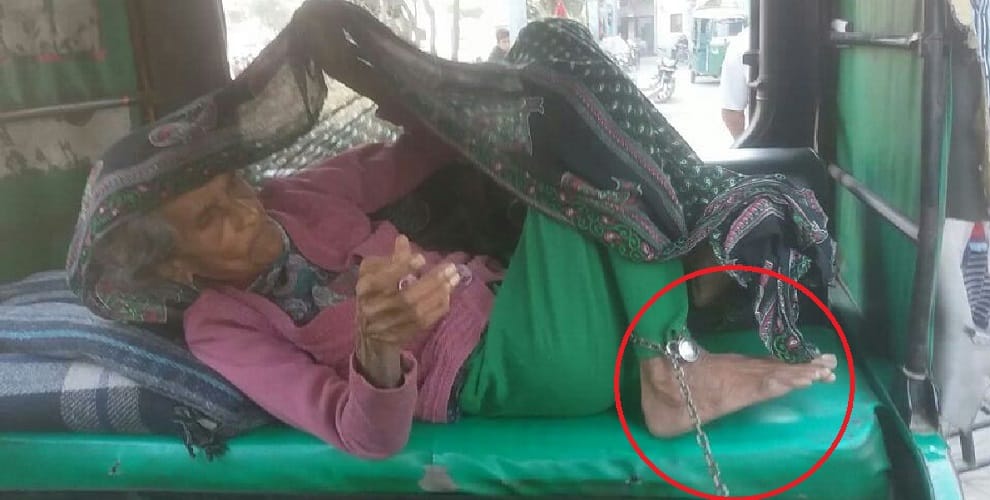 Son kept the mother in chains for 5 months, officer looking surprised