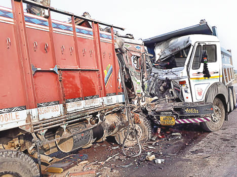 Dangerous truck and dump truck, driver dies