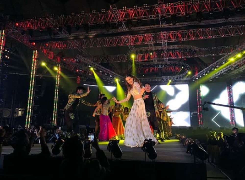 performance of Sonakshi Sinha, Kriti Sanon and Daisy Shah in Salman Khan Da-Bangg Tour Delhi