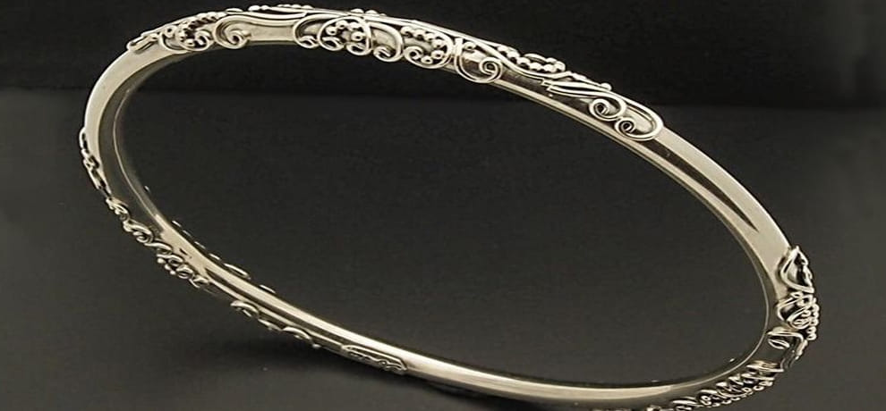 a man push the old lady for silver bangles