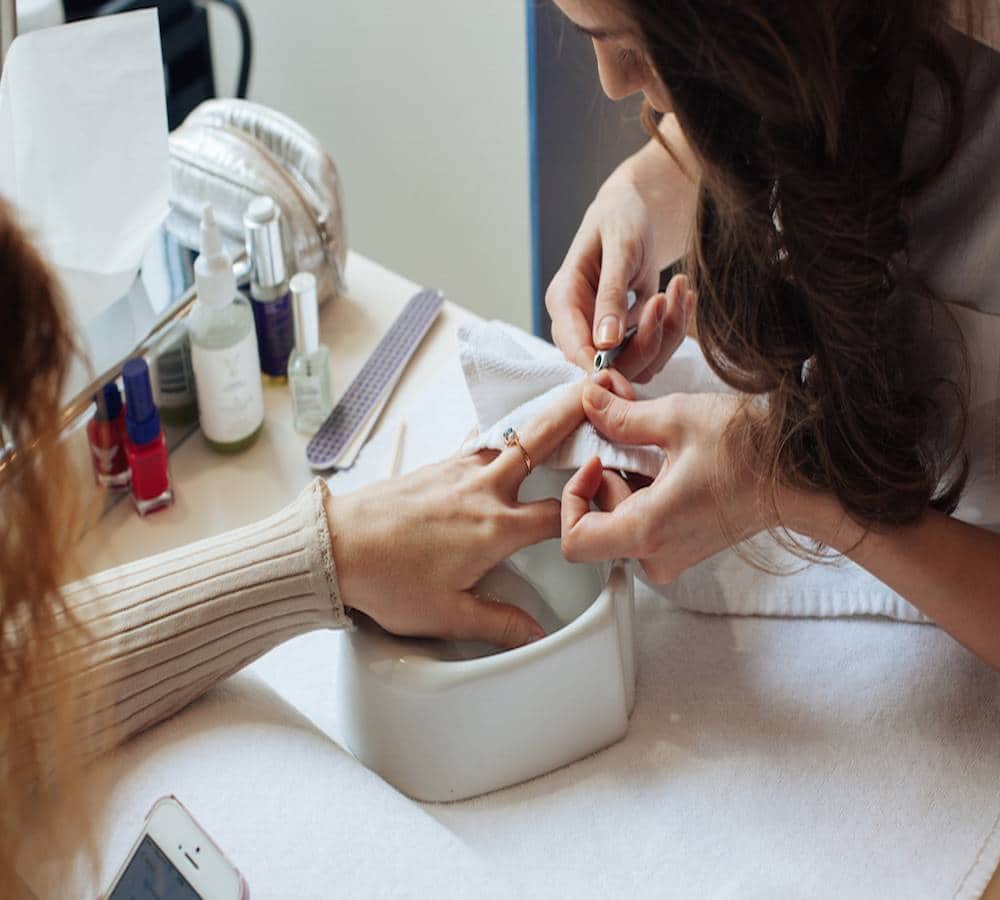 There are some signs in your nails that tells you may be in danger