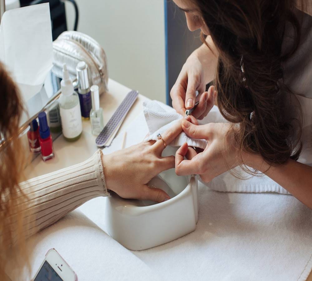 There are some signs in your nails that tells you may be in danger
