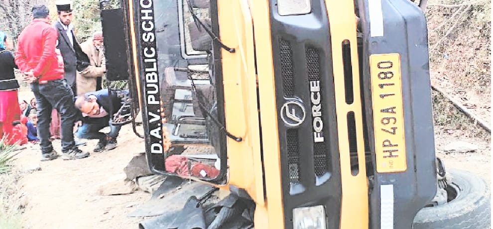 two people killed in road accident at kullu