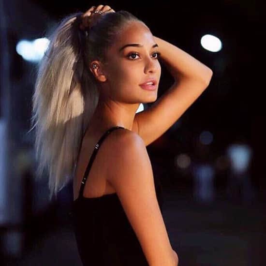 Lisa Haydon has taken the Kim Kardashian route and take a new hair color