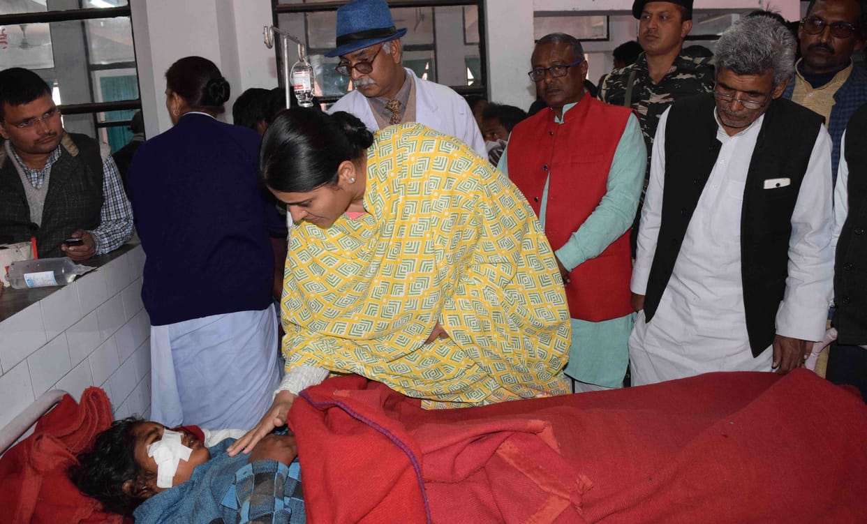 Road accident in mirzapur ten people dead