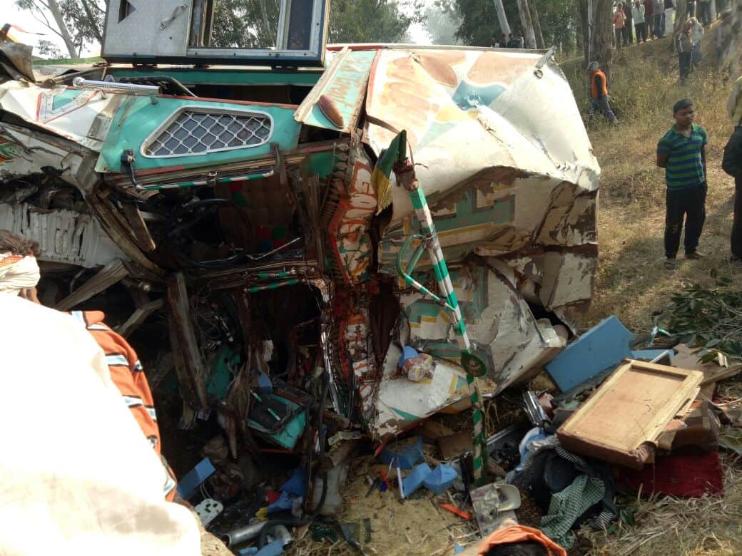 see the photos of mirzapur road accident 