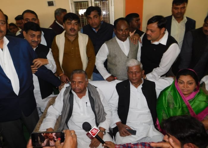 mulayam singh yadav in mainpuri with samajwadi party workers