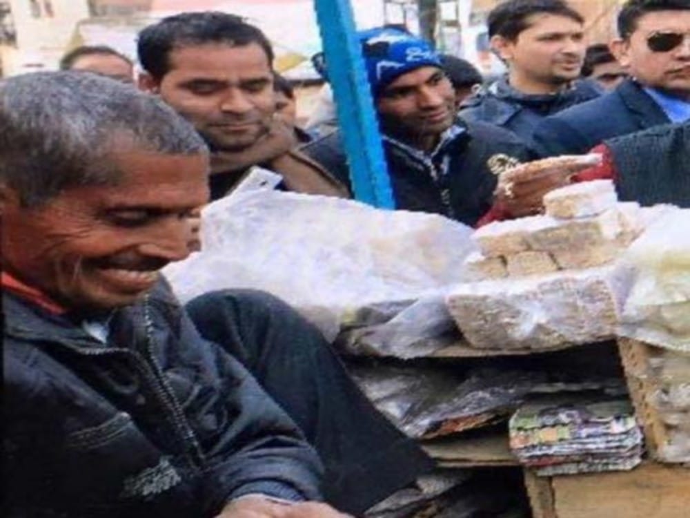 rahul gandhi interacted with peanuts theli wala in rishikesh