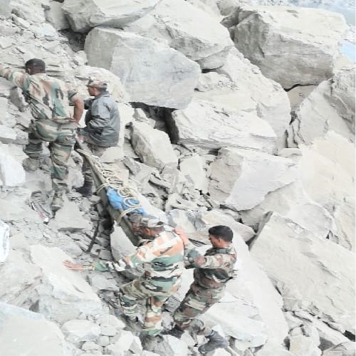 pics of rampur bushahr car accident half dozen people stuck under rocks for 16 hours