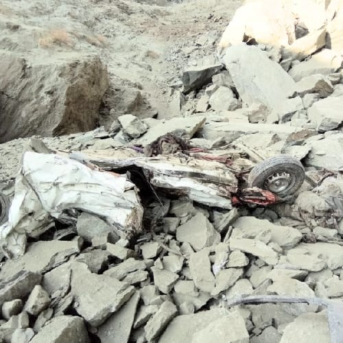 pics of rampur bushahr car accident half dozen people stuck under rocks for 16 hours