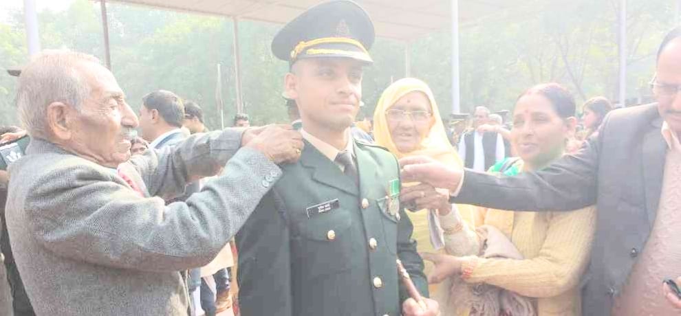 sunil of solan kunihar joined as lieutenant in indian army
