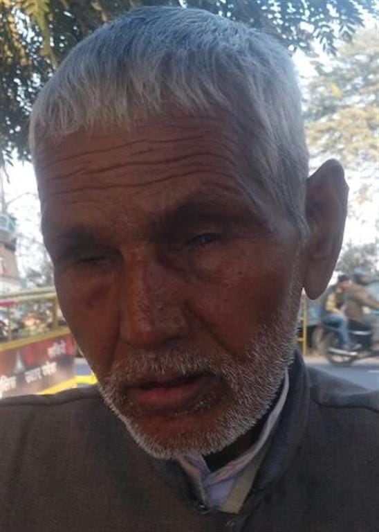 vision impaired old man looted in Chandpa hathras