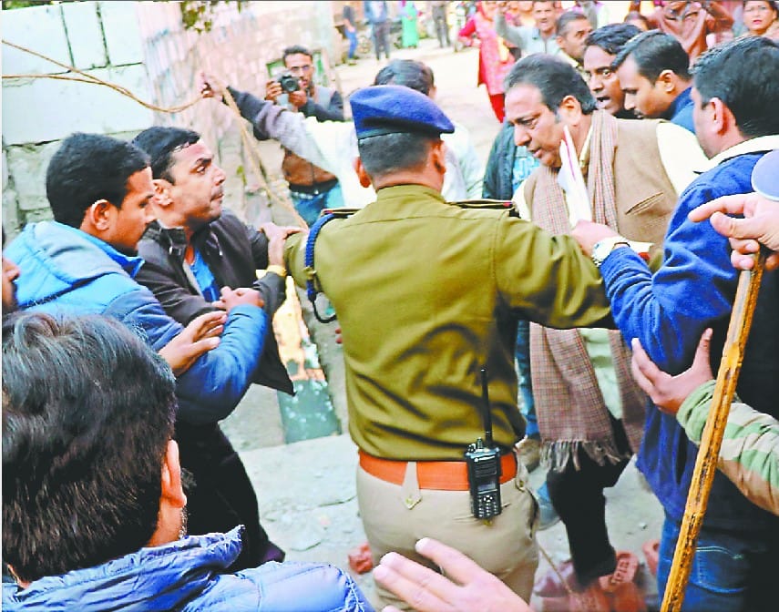 mayor vinod chamoli fight against land dispute in dehradun
