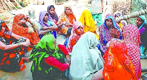 कुएं में गिरा मजदूर हार गया जिंदगी की जंग
