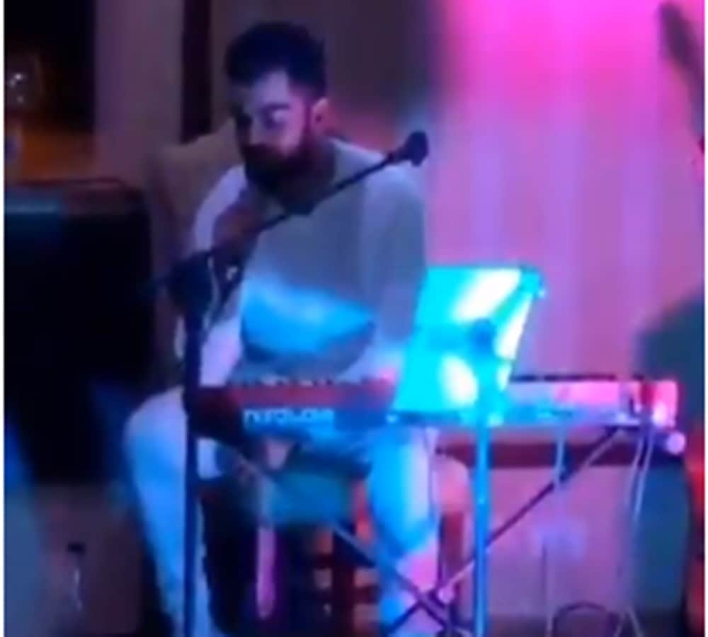 virat kohli sing a song for anushka sharma in sangeet ceremony