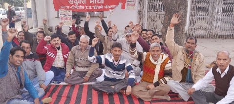 जिले भर के बीएसएनएल कर्मियों ने शुरू की हड़ताल, बंद रहे कार्यालय