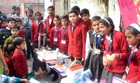 विज्ञान मॉडल बनाकर दिखाई वैज्ञानिक सोच