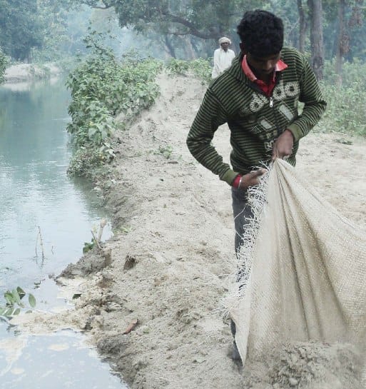 सिंचाई विभाग ने कराई रजबहा की मरम्मत
