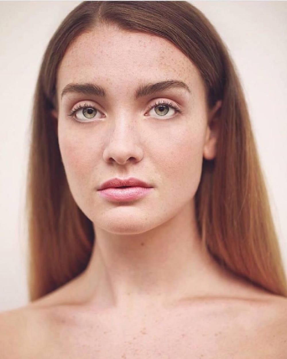 british model slapped a cop after nightclub security guards denied her to VIP entry