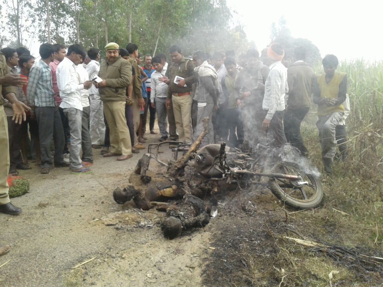 two burned up alive in sitapur when a electric line falls on bike.