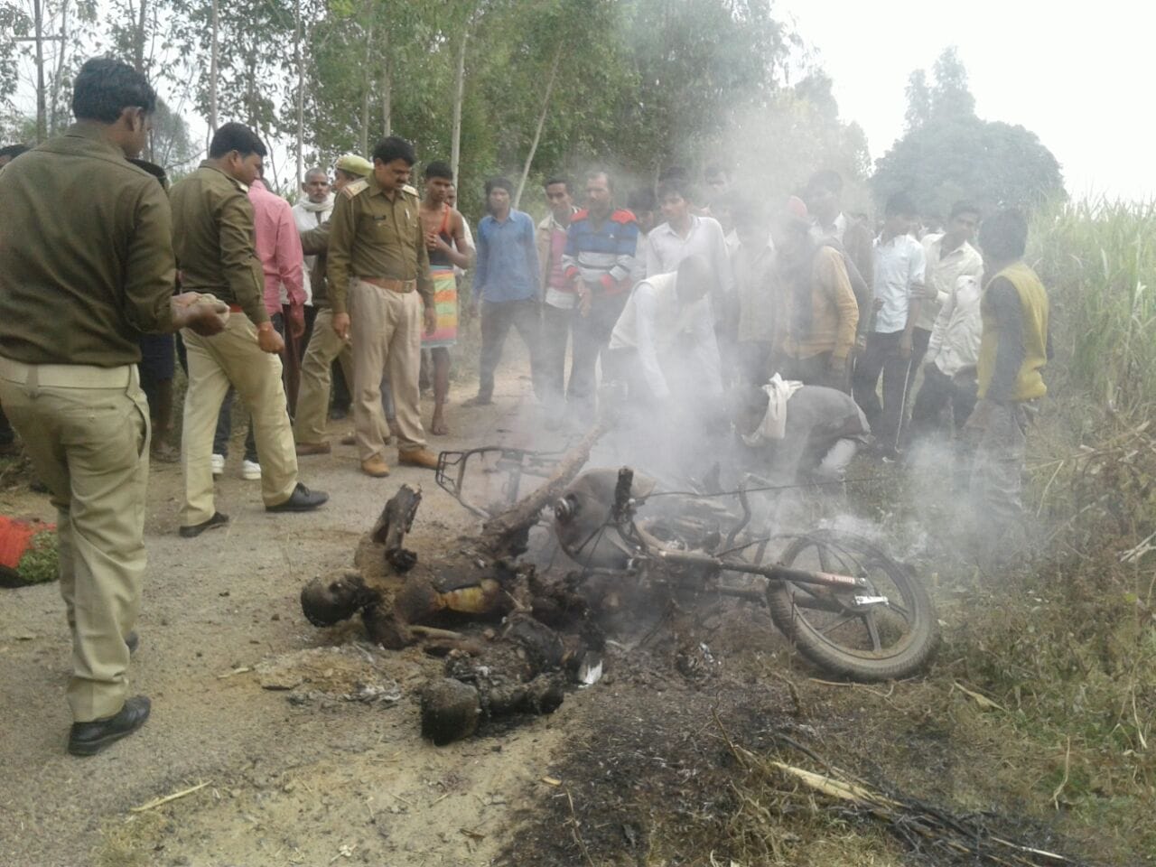 two burned up alive in sitapur when a electric line falls on bike.