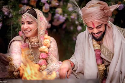 VIRAT KOHLI SANG SAD SONG FOR ANUSHKA JUST BEFORE MARRIAGE MERE MEHBOOB KAYAMAT HOGI MR X IN BOMBAY