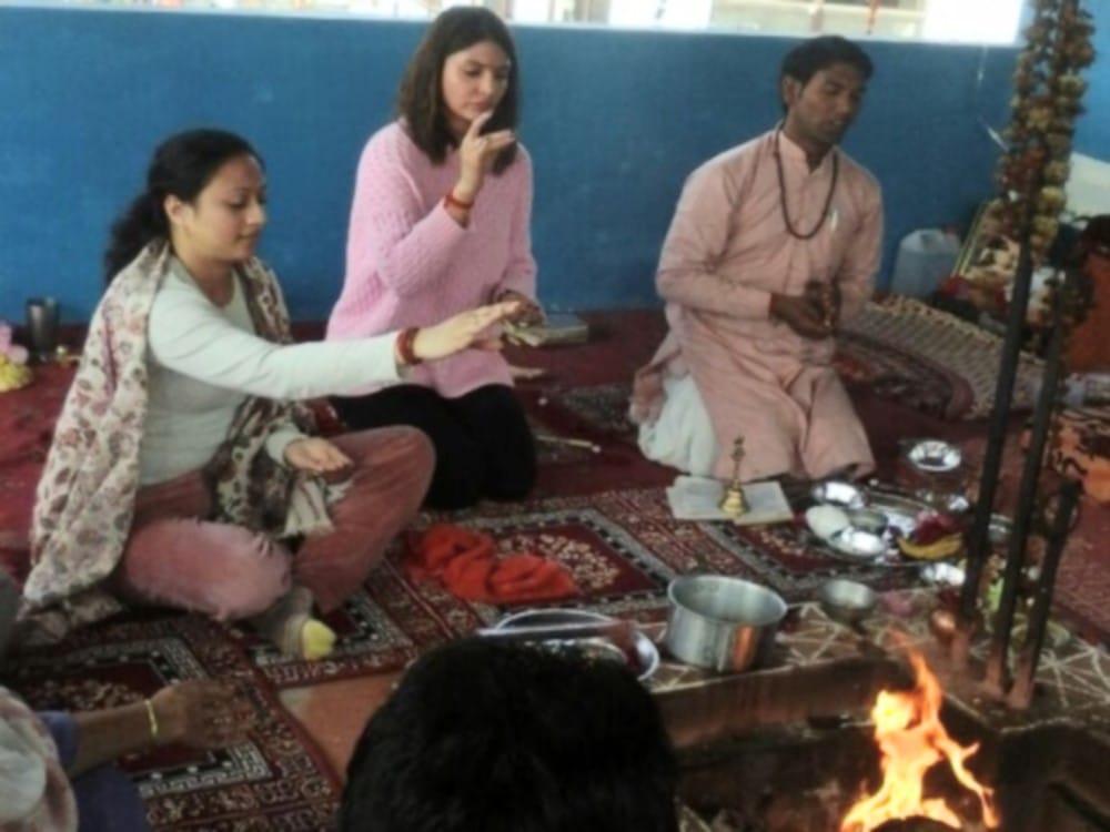 anushka sharma virat kohli priest gave blessings to them in marriage