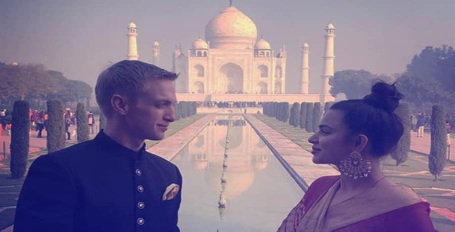Aashka Goradia and Brent Goble Shared their first Picture after Wedding From The Taj Mahal