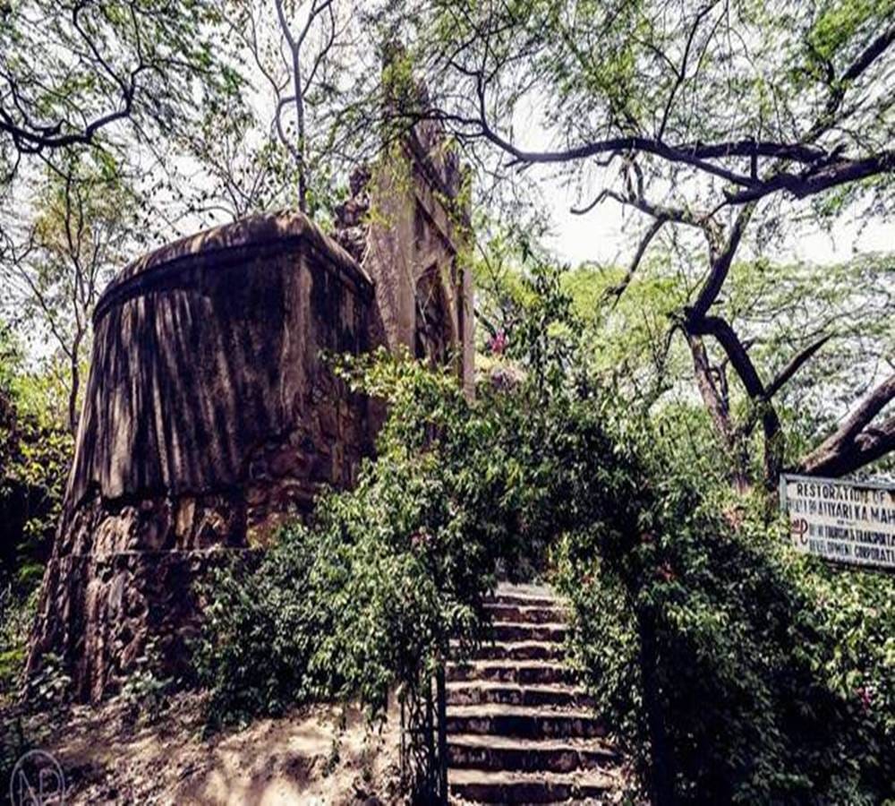 Know the story about Bhuli Bhatiyari Mahal