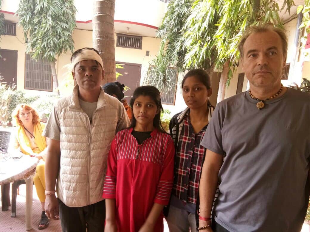 Varanasi daughters save Foreigner girl at mirzapur