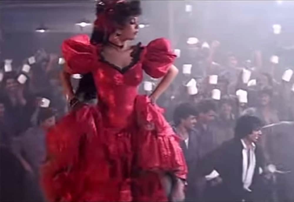Not Kimi Katkar Amitabh Bachchan Performed with Sridevi First On Jumma Chumma Song From film Hum