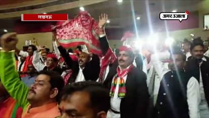 Ruckus of Samajwadi Party's councilors in lucknow