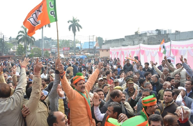 Congress and BJP supporters face-to-face