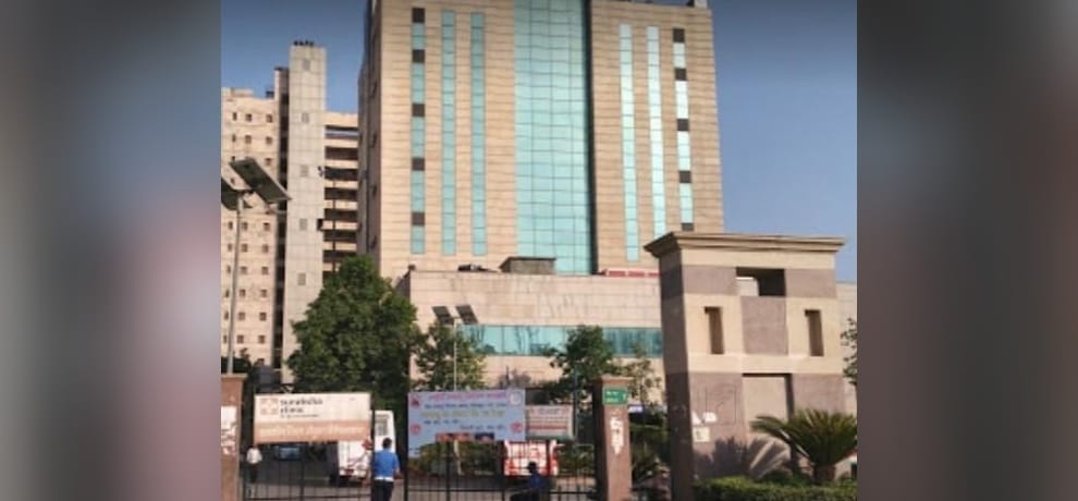 in noida jila hospital newly born was dead because of this fault of nurse